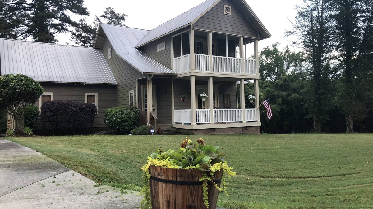 Groveoak House | Craftsman style family gathering home close to Guntersville