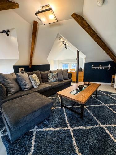 Willmar Apartment | CRAFTSMAN UPSTAIRS with impressive attic!