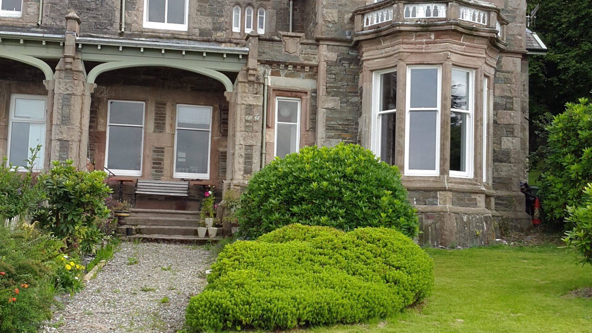 Kilcreggan House | Cragowlet House East - B-listed Grand Victorian property (1200 sq. ft)
