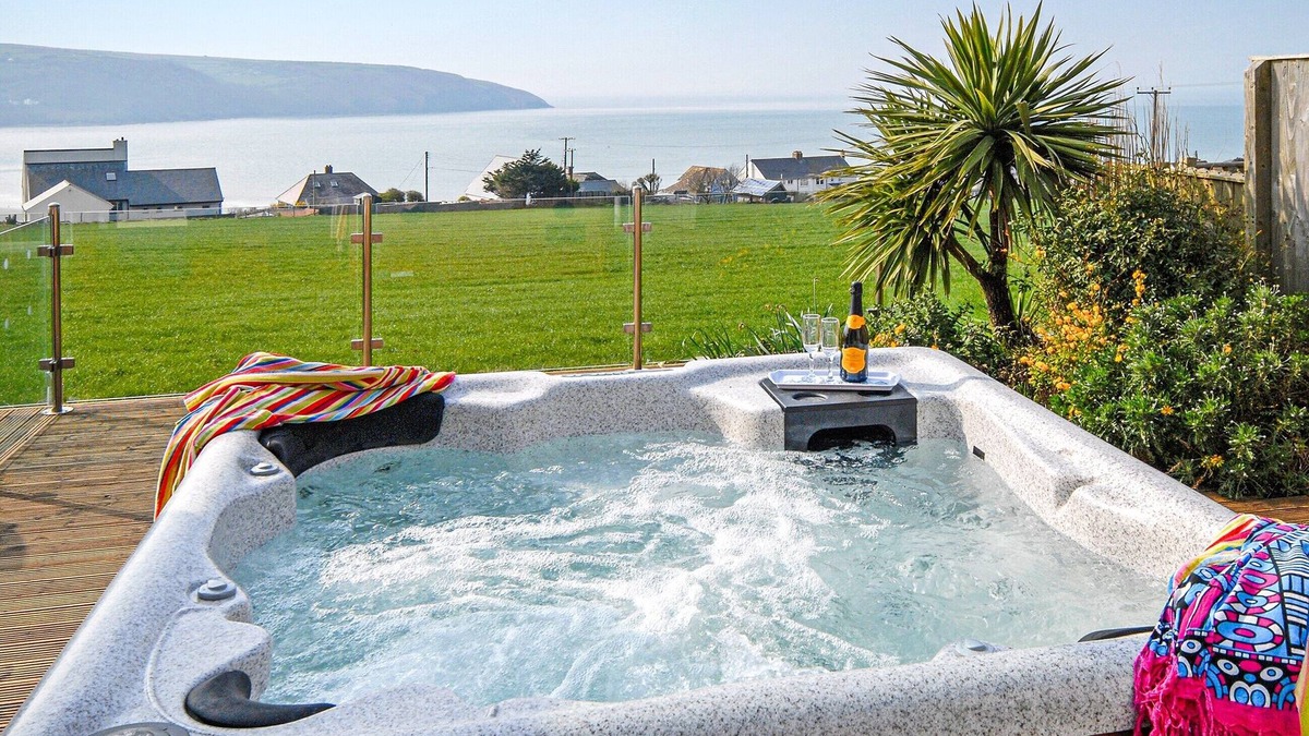 Gwbert Cottage | Craig Silian is a gorgeous holiday house with luxury feature of a hot tub in the garden.