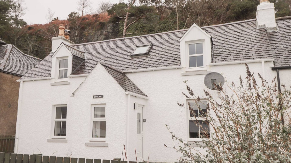 Nostie Cottage | CRAIGARD, pet friendly, character holiday cottage in Kyle Of Lochalsh