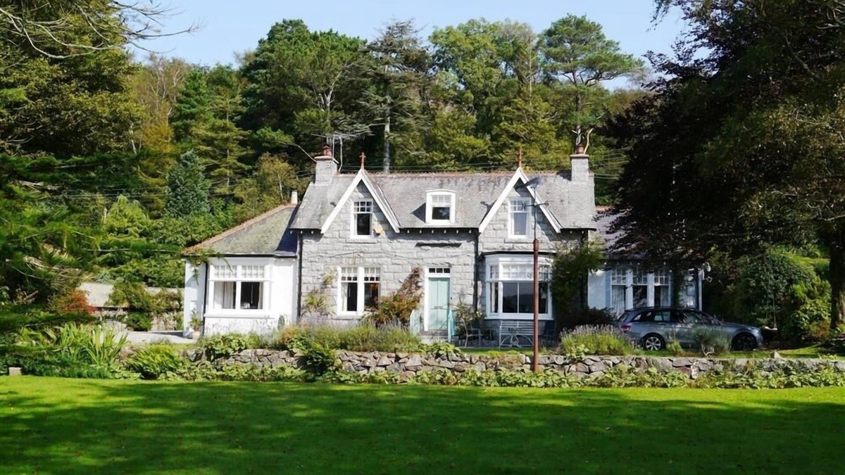 Kippford Cottage | Craigrathan - a house that sleeps 7 guests in 4 bedrooms
