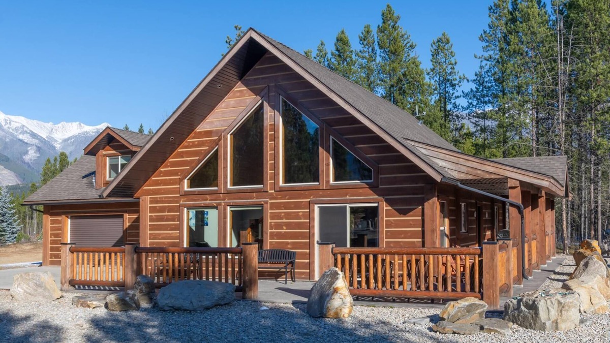 Valemount House | Cranberry Cabin Rental