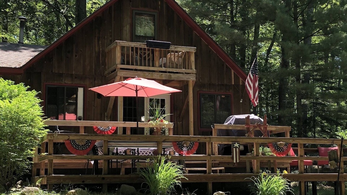 Harrison House | Cranberry Chalet (PET Friendly!)