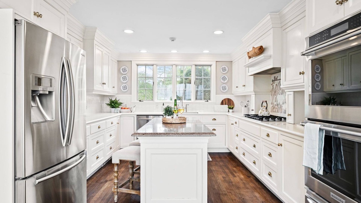 Gloucester House | Cranberry Hill l 9 BR 22 Acre Estate l Sleeps 24