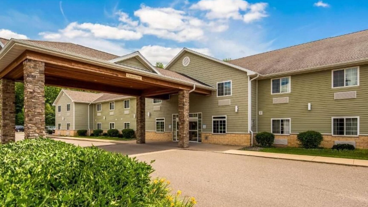 Crandon Hotel | Crandon Inn and Suites