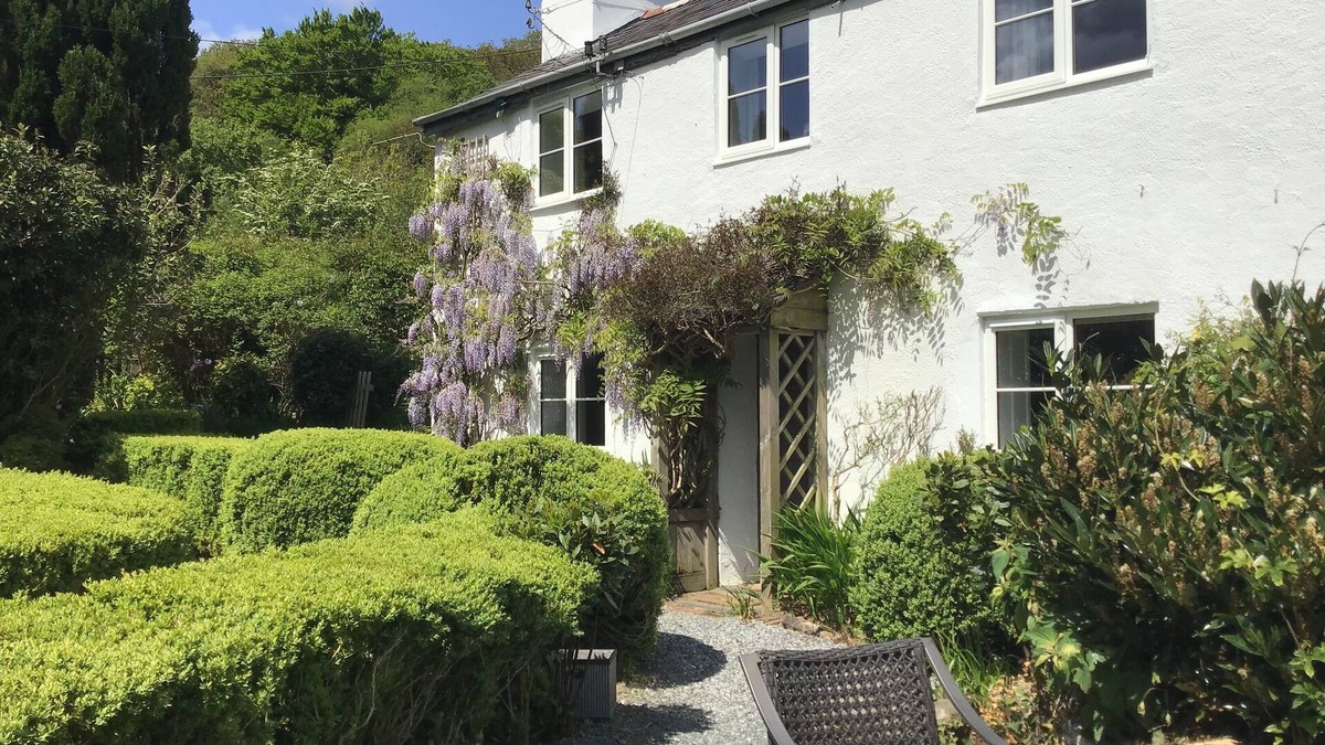 Loddiswell Cottage | CRANNACOMBE FARMHOUSE, pet friendly, with open fire in Loddiswell