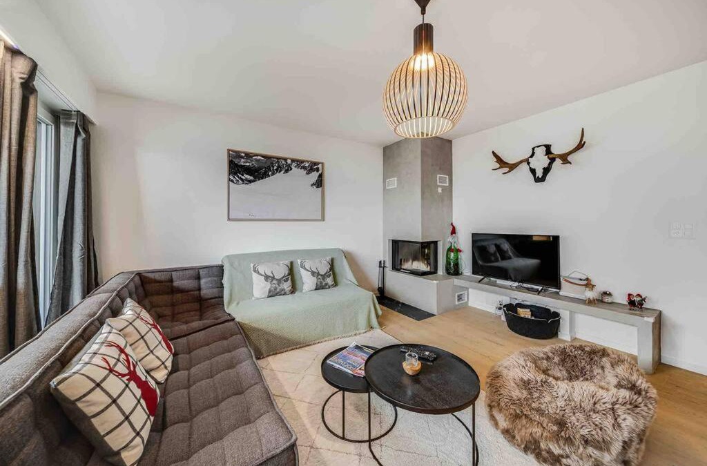 Noes Apartment | Crans center with fireplace and parking