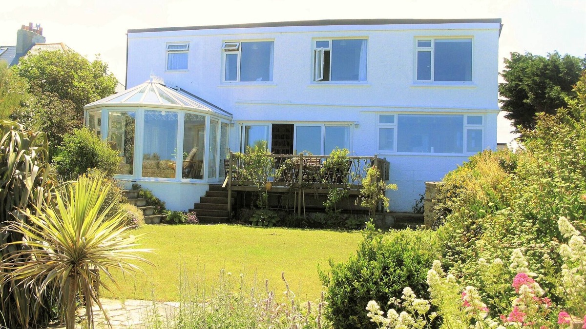 Crantock House | Crantock Cottage, stunning sea views, 10 mins to beach & equipped for children