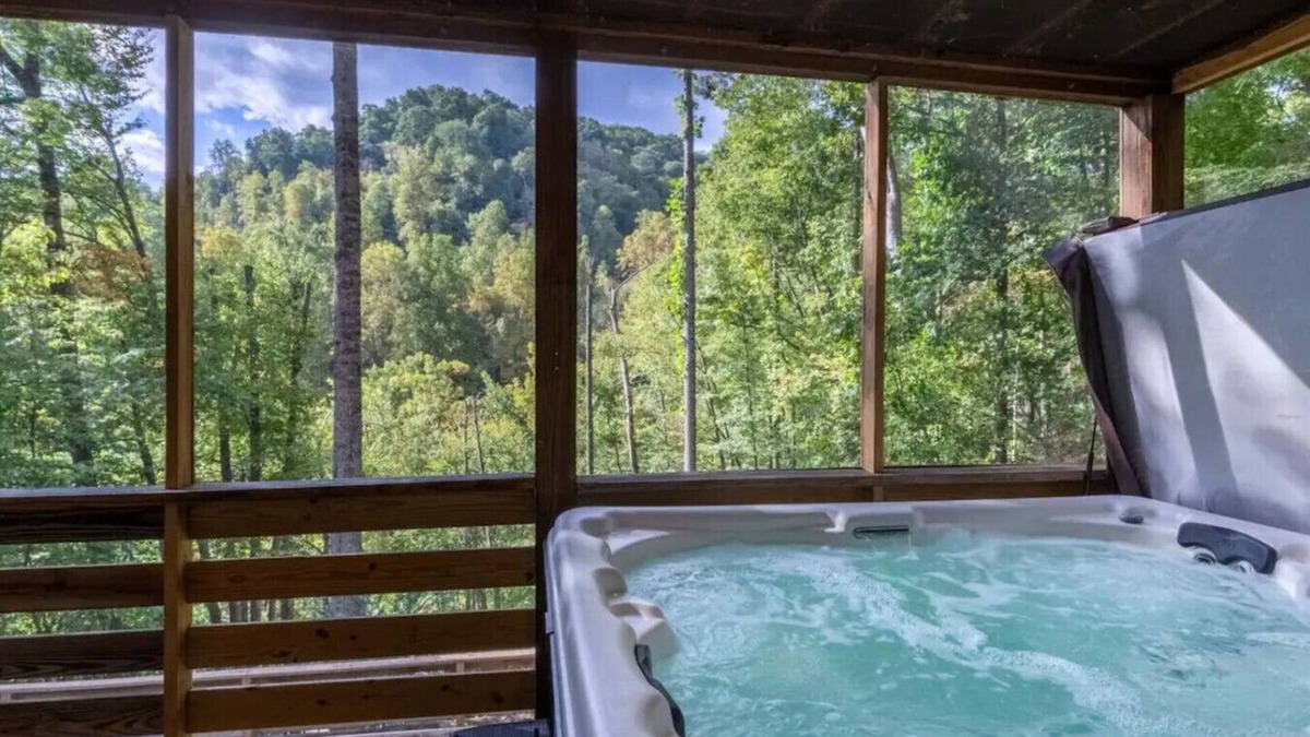 Sylva Cabin | Crashing Creek Cabin: Hot tub/Mtn Views/King