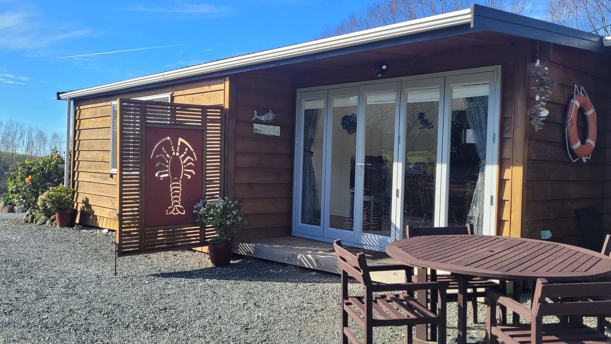 Whangarei Heads Cabin | Craypot Cabin: a slice of paradise on a lifestyle block nestled below Mt. Manaia