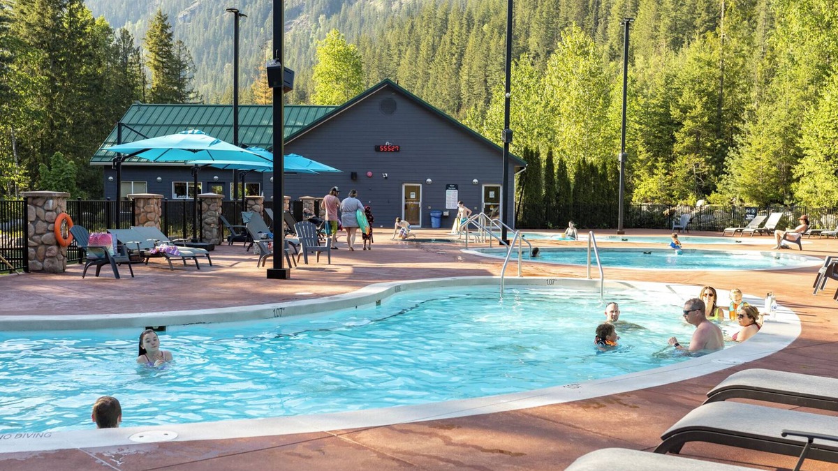 Malakwa Hotel | Crazy Creek Resort & Hot Pools