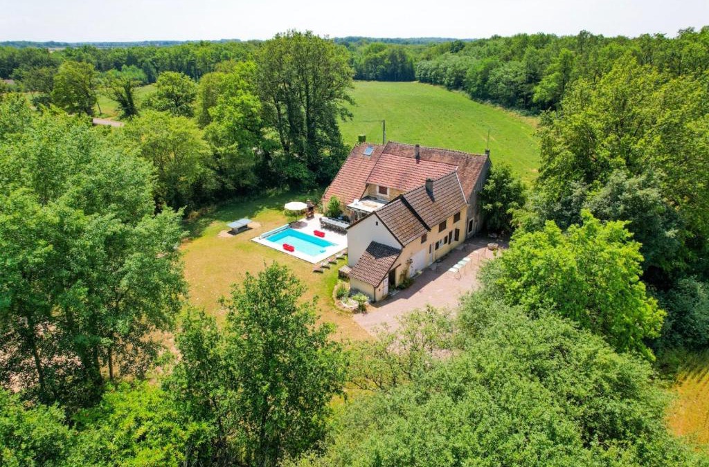La Celle-sur-Loire Villa | Crazy Villa Margotterie 58 - Heated pool - 2h from Paris - 30p