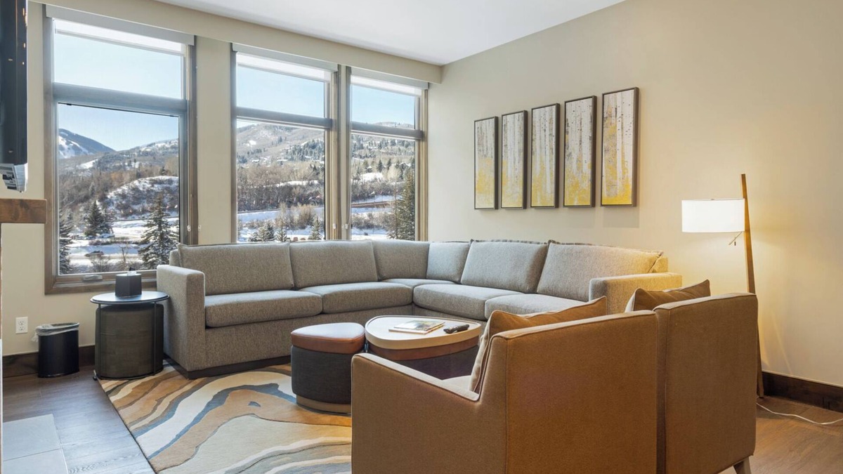 Avon Condo | CRBC-Remodeled 2024, Ski in out, Ski Valet, Dog Friendly, Resort & Spa Amenities