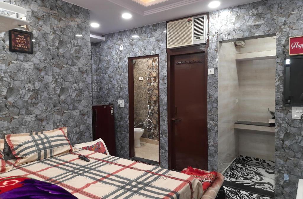 Lajpat Nagar Apartment | Cream location luxury stay in posh lajpat nagar with attached kitchen and washroom,complete private apartment with full privacy and private entrance, cal 92121, 74700