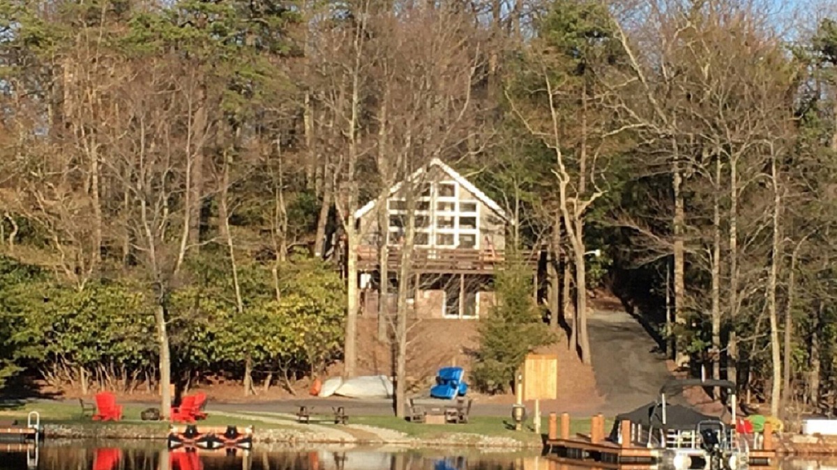 Lake Harmony House | CREATE MEMORIES & RELAX AT THE BEAUTIFUL LAKE ESCAPE AT LAKE HARMONY !
