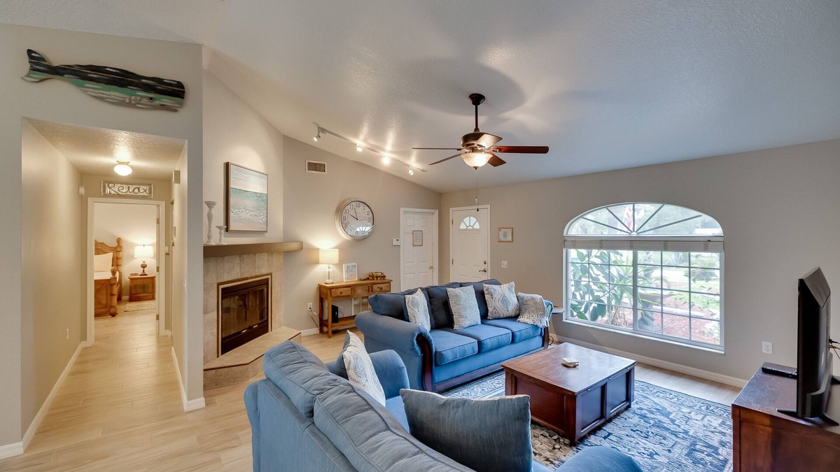 Hoffmann Hills House | Create new memories far from home in the lovely town of Deland