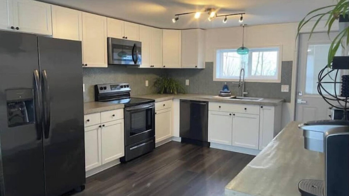 Ishpeming House | Created for Adventurers! GREAT Reviews. FREE self serve Breakfast