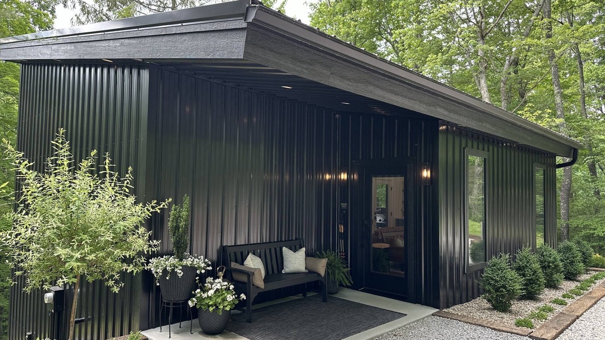 Logan Cabin | Creative Cabins - Kobe's Cabin