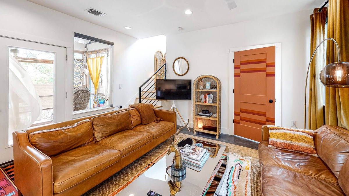 Blackshear-Prospect Hill House | Creative & Cozy | Walkable East Austin Locale | Screened Porch, Fenced Yard