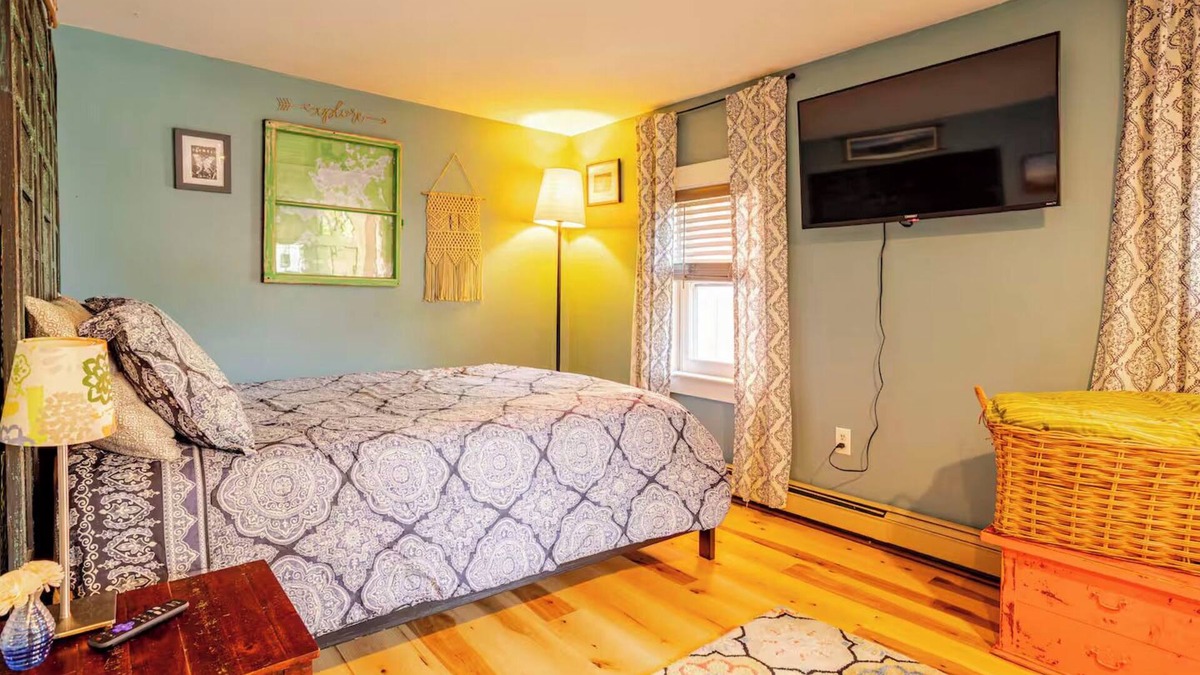 Ashland Apartment | Creative Studio Suite on Main Street