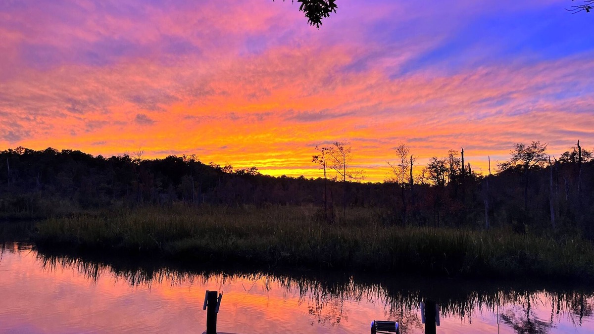 Stevensville House | Creekfront Retreat w/Hot Tub & Sunset Views