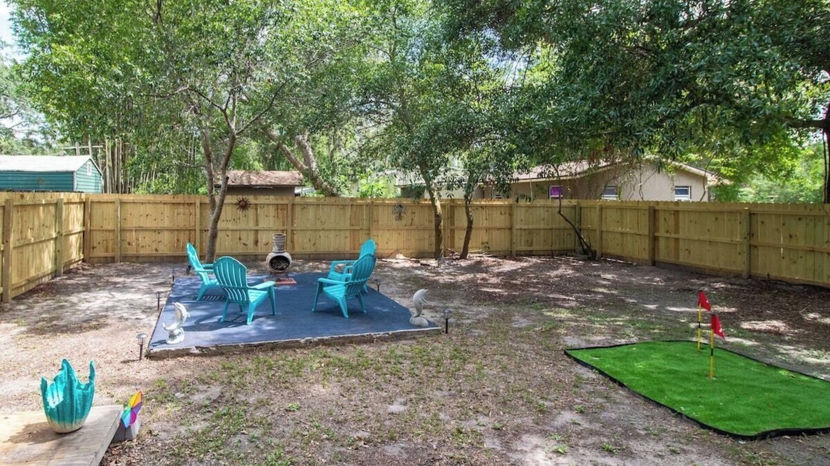New Port Richey House | Creek Cabin Summary: