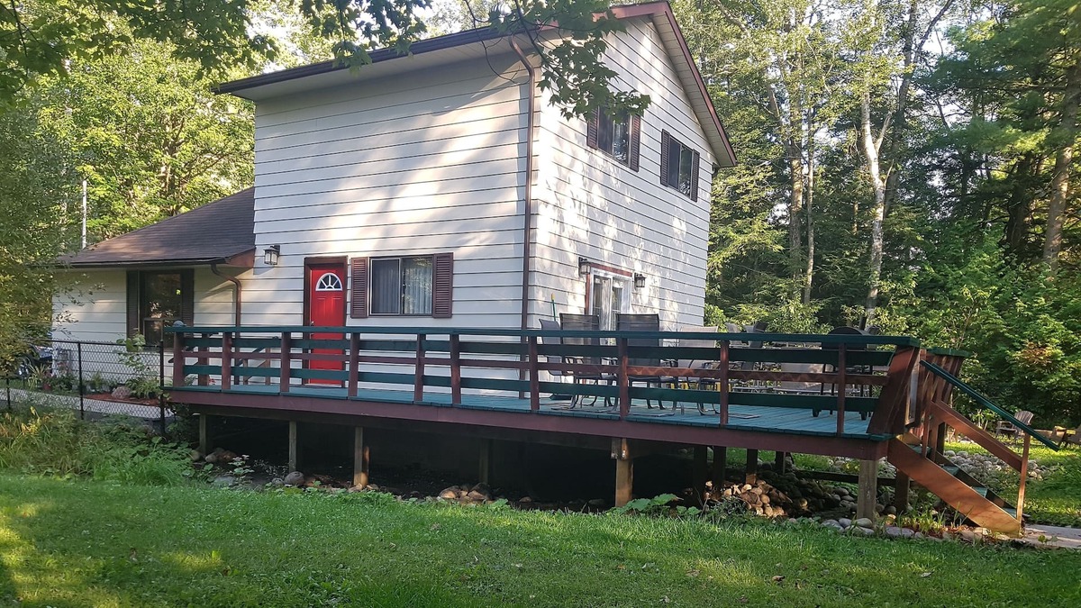 Balm Beach House | Creek Chalet at Balm Beach with Hot Tub & Sauna