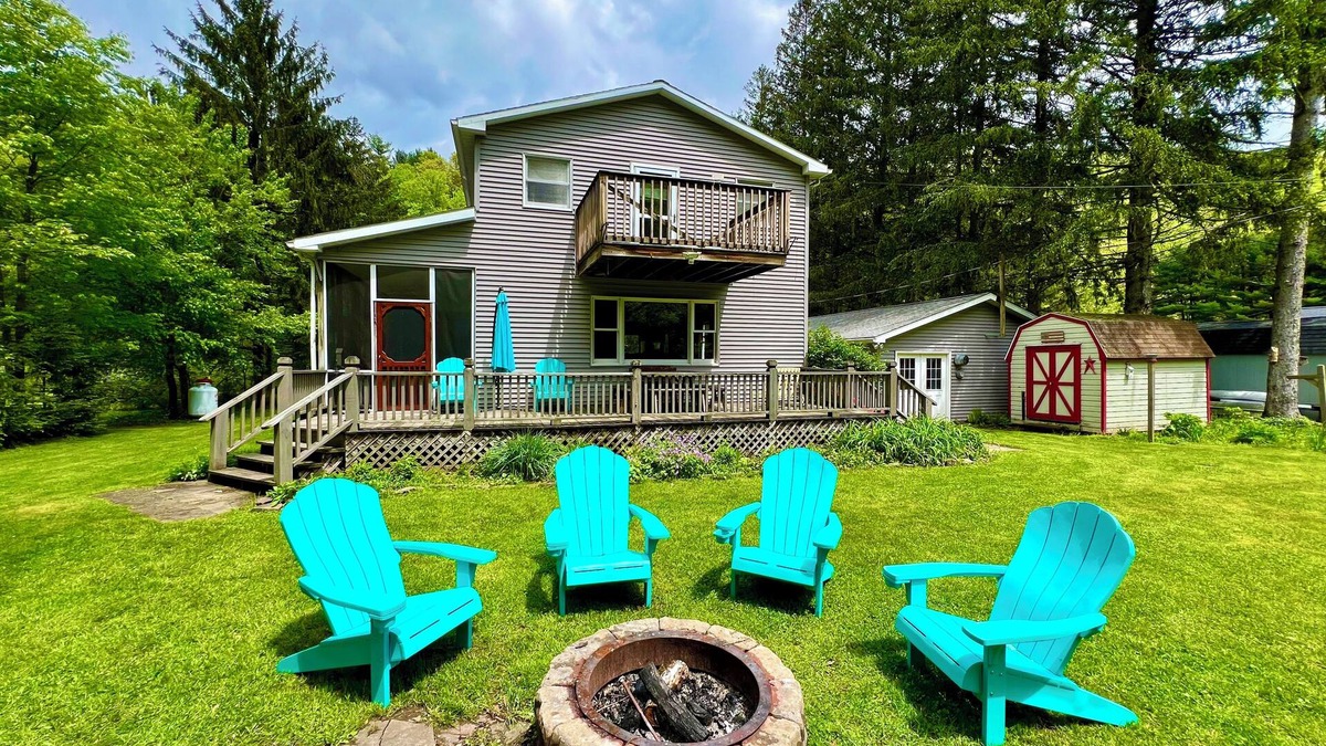 Hyner House | CREEK FRONT HOME with private access - perfect for kayaking, fishing, and hiking