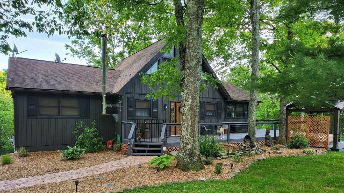 Stroudsburg Cabin | Creek Front Trails End Cabin