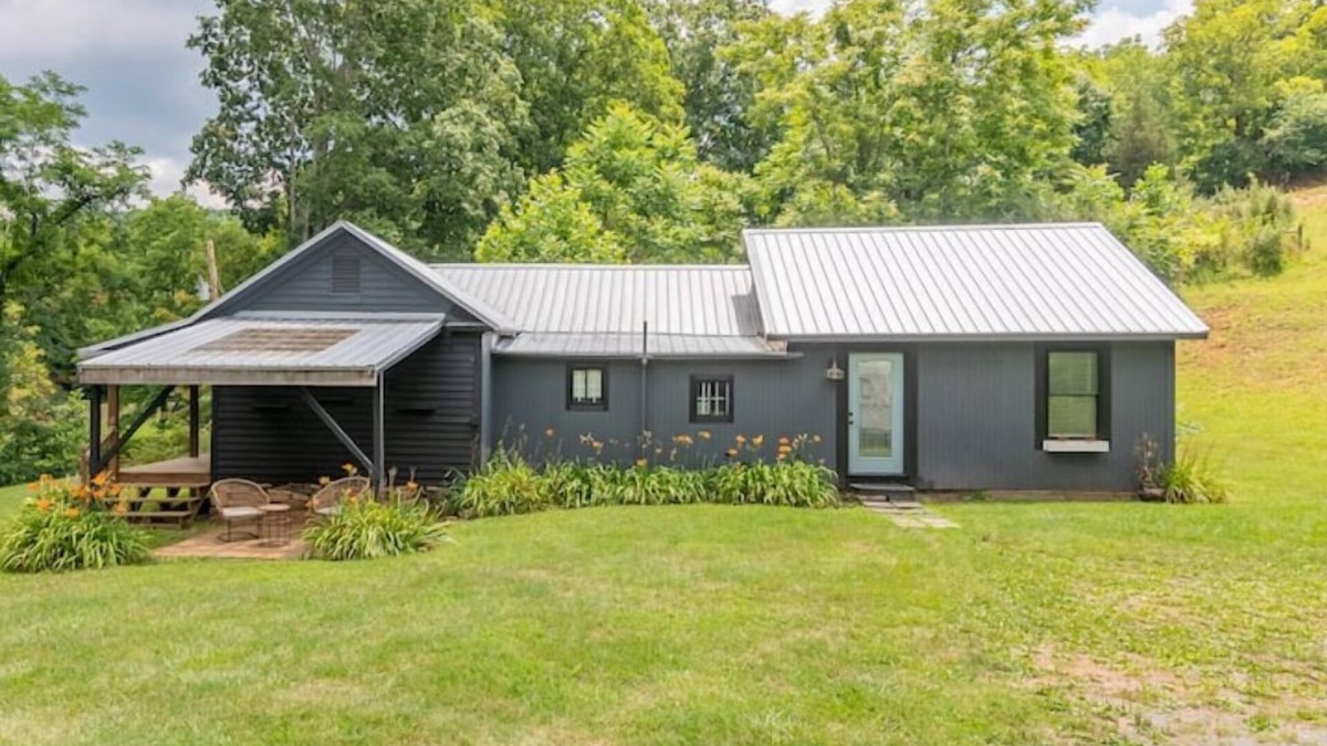 Newport Cabin | Creek House cabin with fire pit