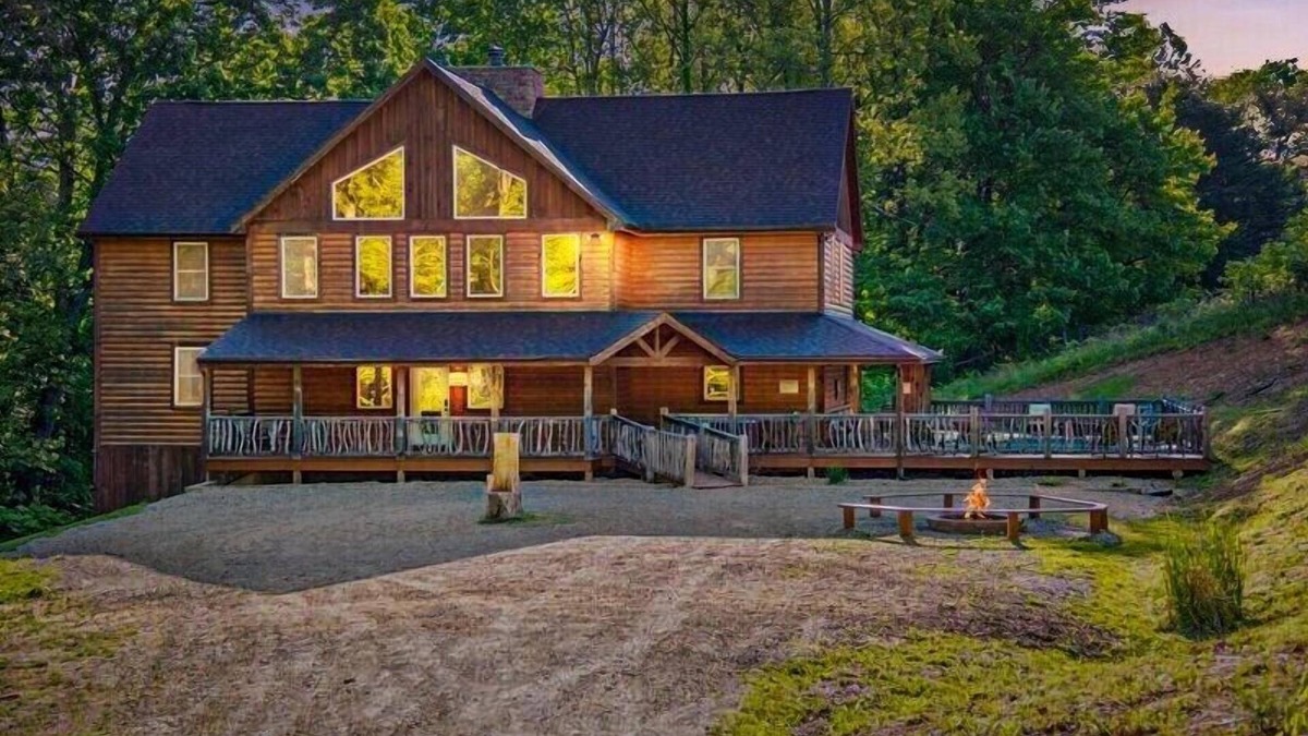 Rockbridge Cabin | Creek Lodge | Hocking Hills | Pool
