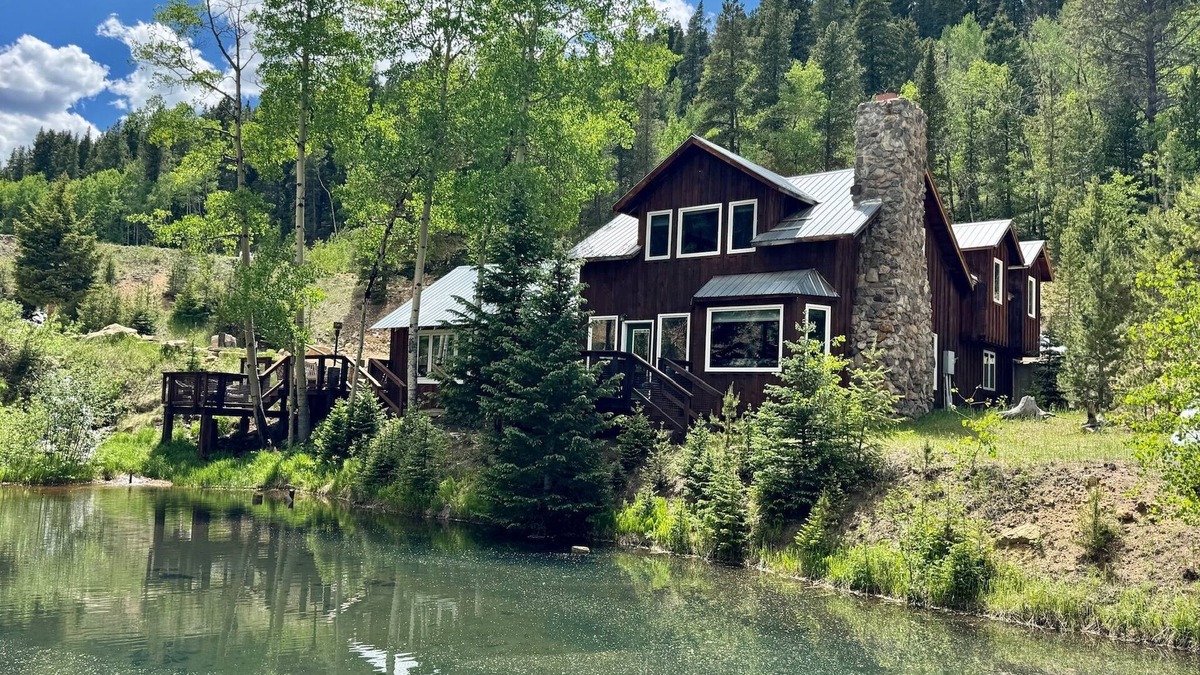 Black Hawk Cabin | Creek & Peak Hideaway