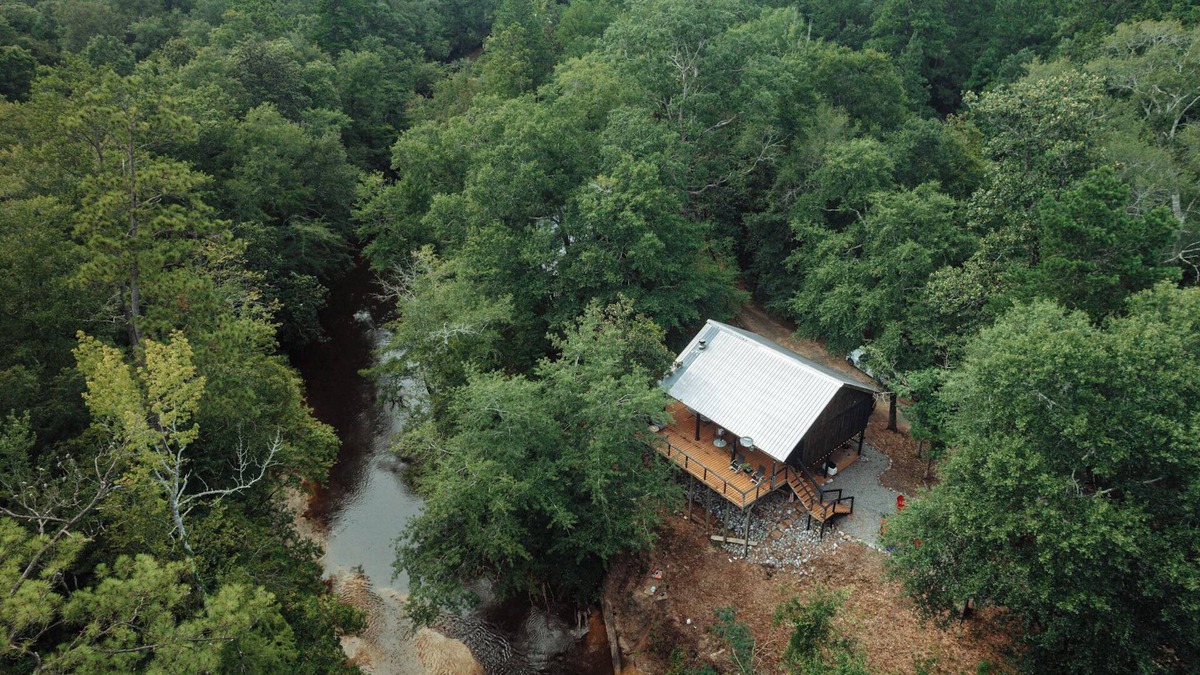 Hattiesburg House | Creek-side getaway, big deck, easy access to the city while being off the grid!