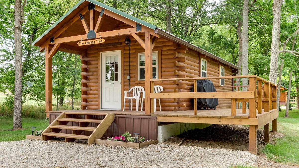 Florence Cabin | Creek Views & Grill: Idyllic Florence Cabin
