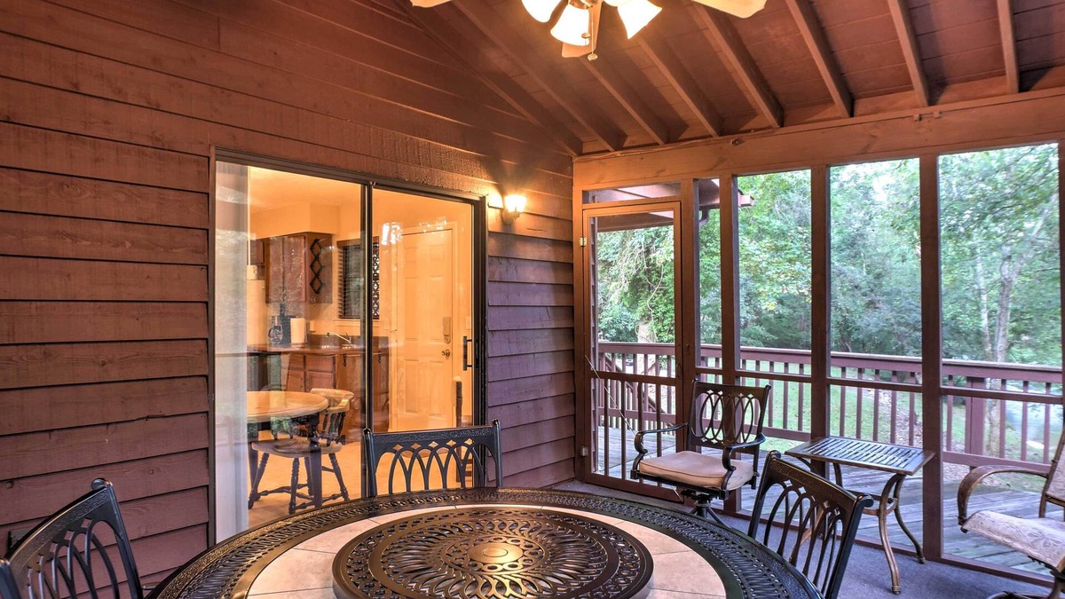 Ooltewah Cottage | Creekfront Cabin Near Chattanooga w/Hot Tub!