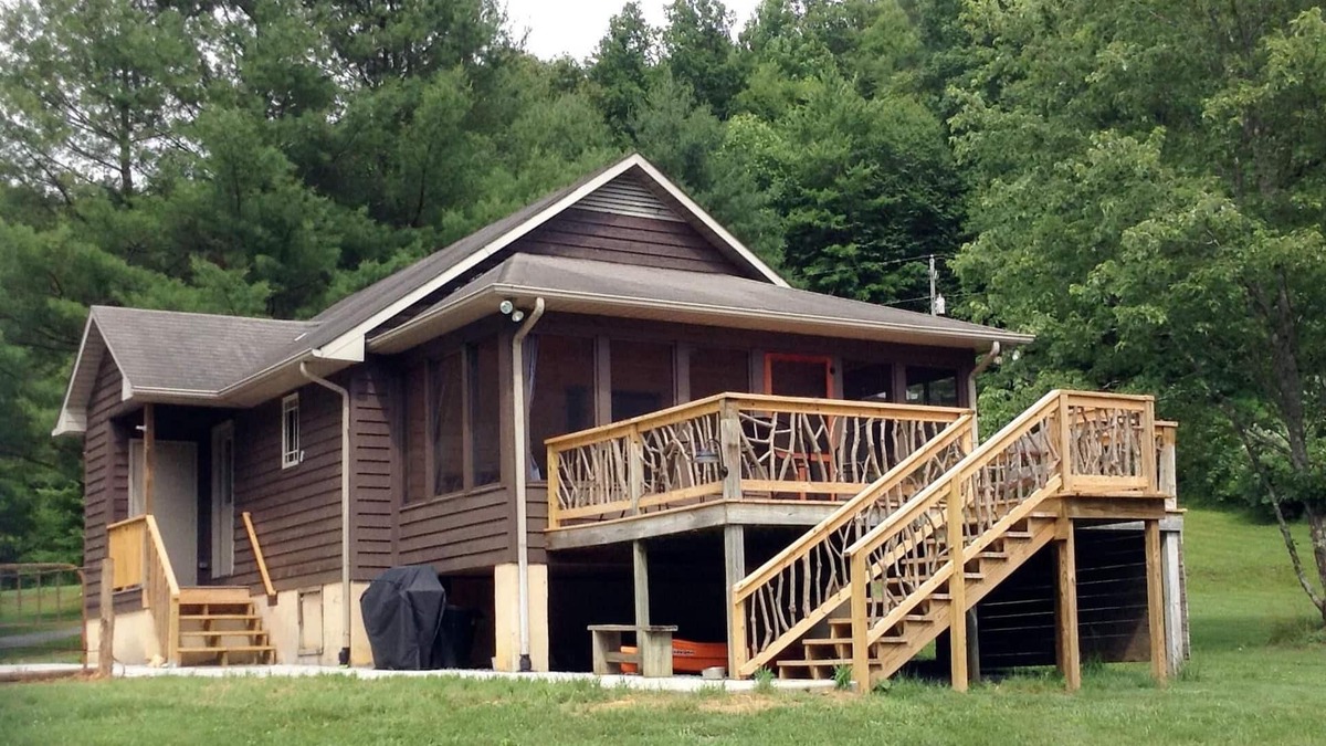 Woodlawn Cabin | Creekfront Cabin, Renovated,