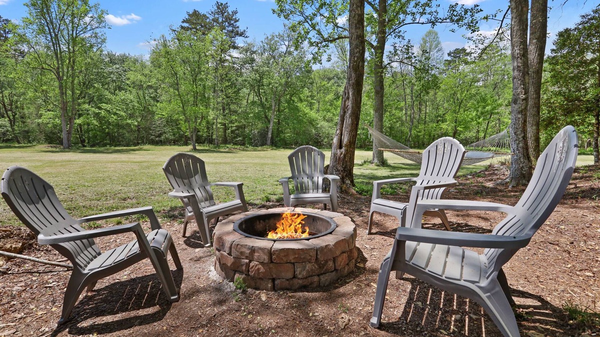 Mineral Bluff Cabin | CreekFront Cabin- 4 Acres- FirePit & Place- Game Tables- Private Yet Close to BR