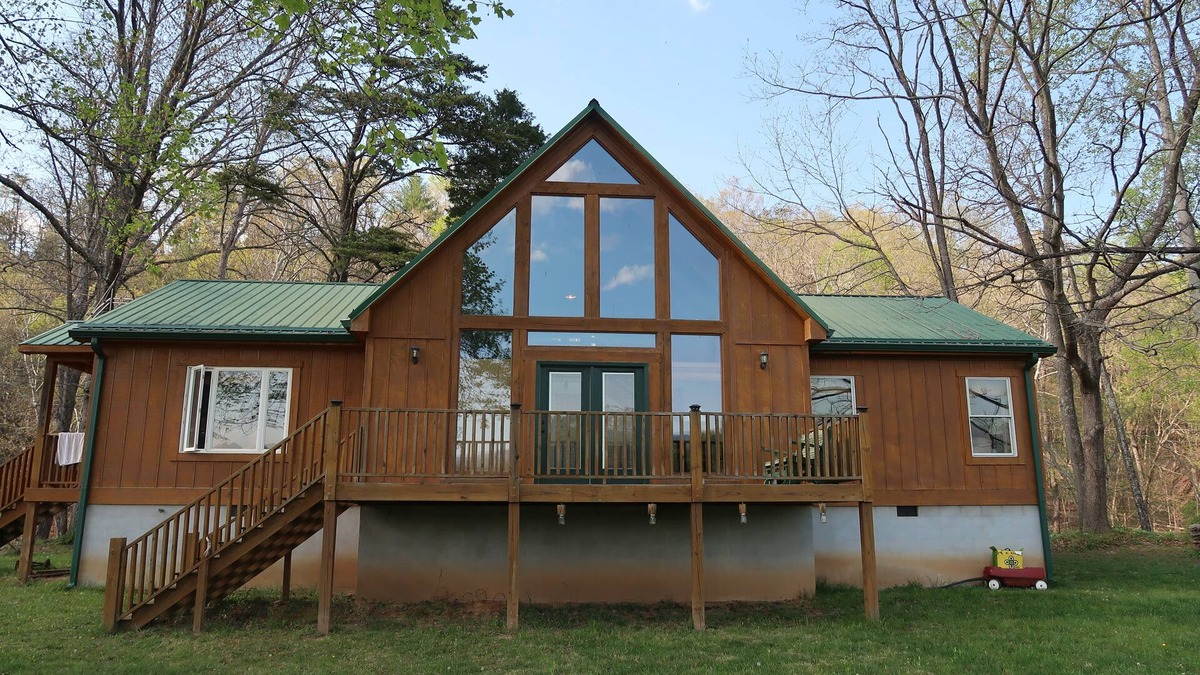 New Castle Cabin | Creekfront Family-friendly Cabin in Blue Ridge Mountains