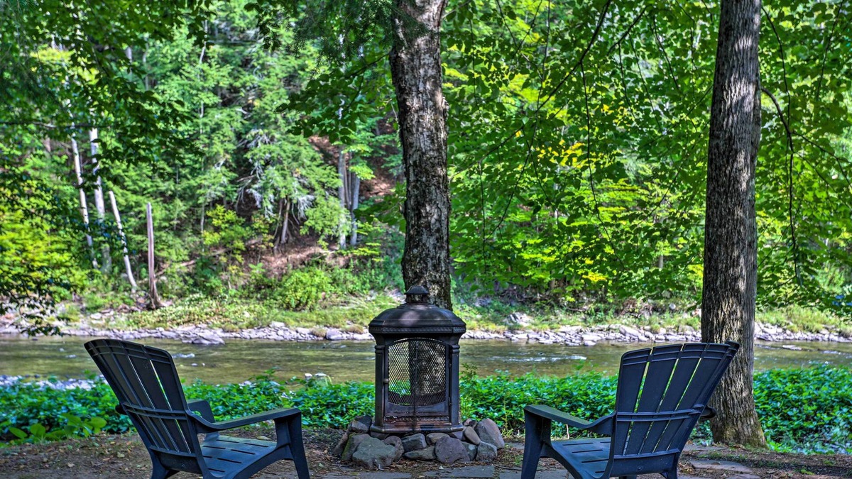 Livingston Manor House | Creekfront Getaway w/ Deck in Livingston Manor!