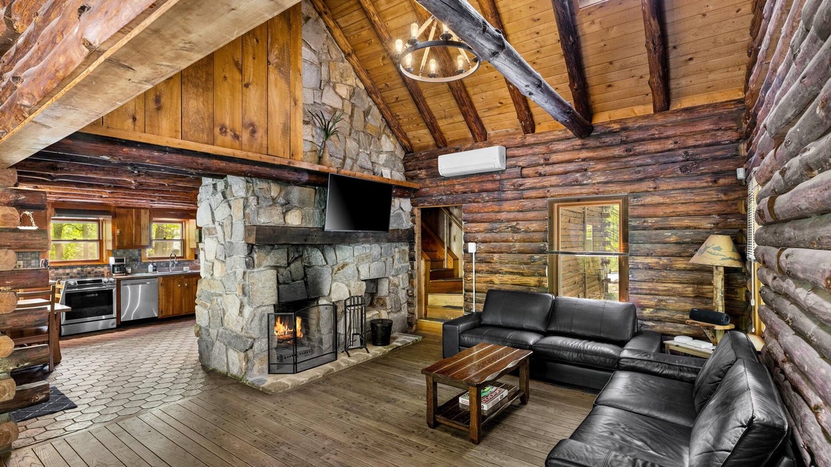 Bushkill Cabin | Creekfront Rustic Log Cabin