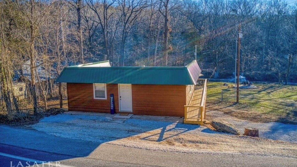 Marble Falls Cabin | Creekside 2-bedroom cabin near the Buffalo River in enchanting Marble Falls