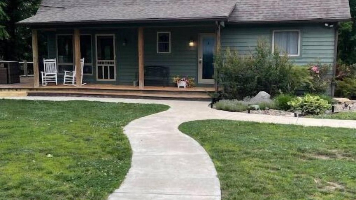 Gallipolis Ferry House | Creekside a piece of heaven