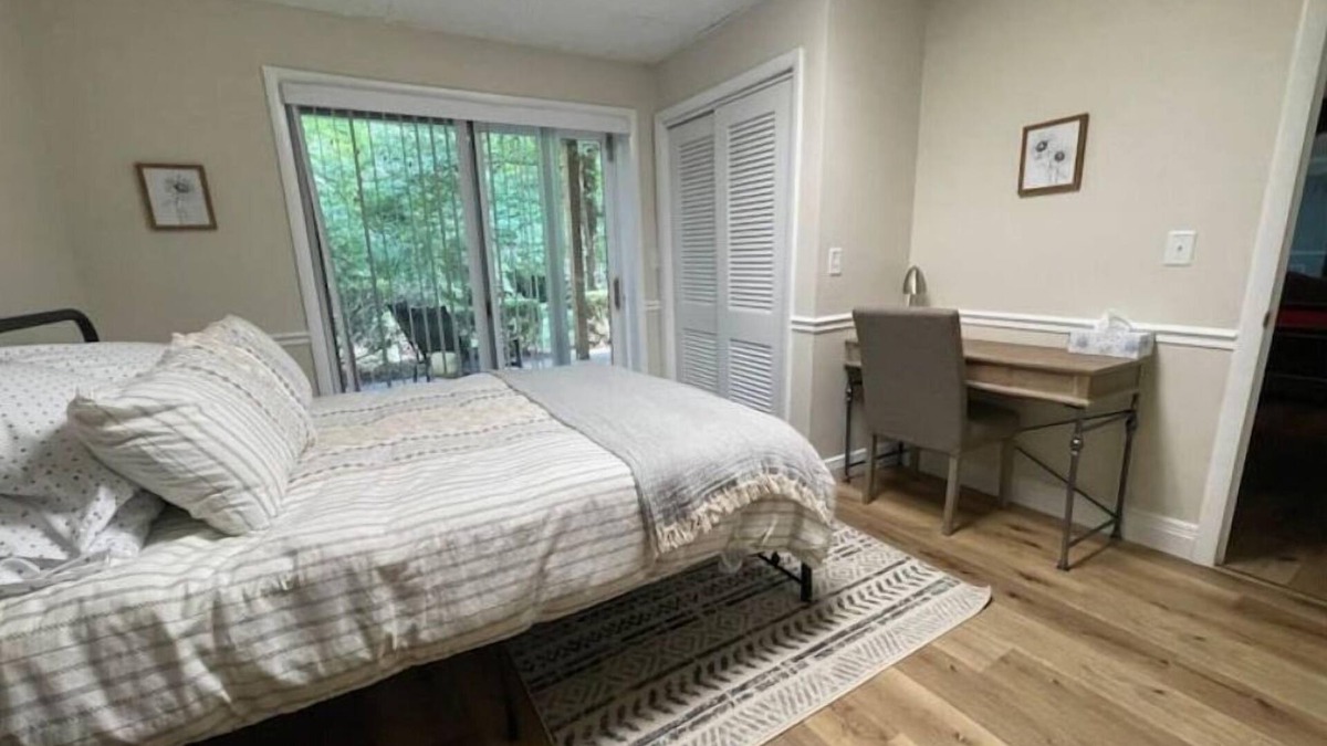 Williamsburg Apartment | Creekside Adventures