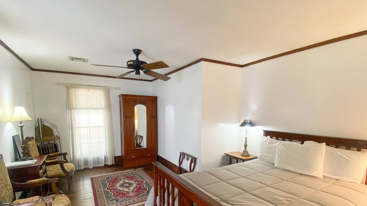 Salado Apartment | Creekside Baines Suite