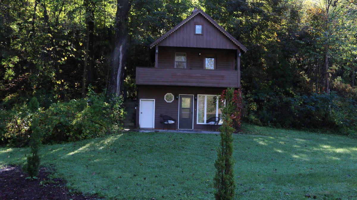 Winona Cabin | Creekside Cabin Getaway
