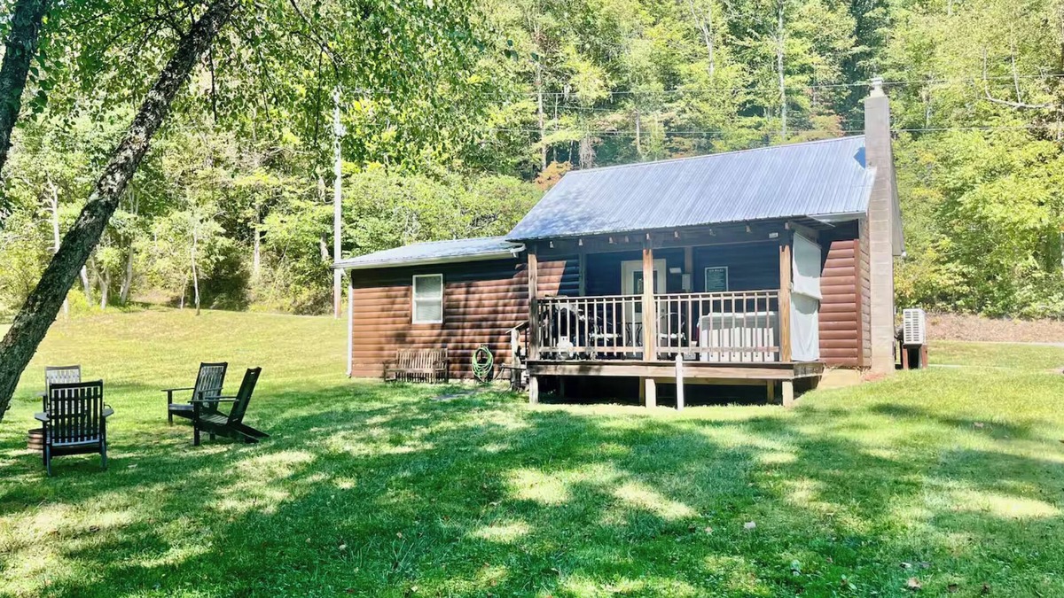 Rockbridge Cabin | Creekside Cabin in Hocking Hills. Hot Tub + Large Private Yard. Dog-friendly!