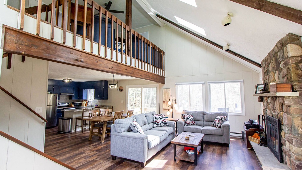 Gouldsboro Cabin | Creekside Cabin in Poconos Mountain Resort