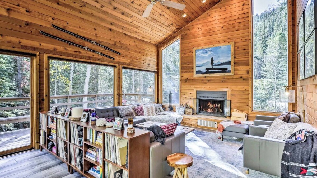 Downieville-Lawson-Dumont Cabin | Creekside Cabin: Mountain Views, Fireplace & Sauna