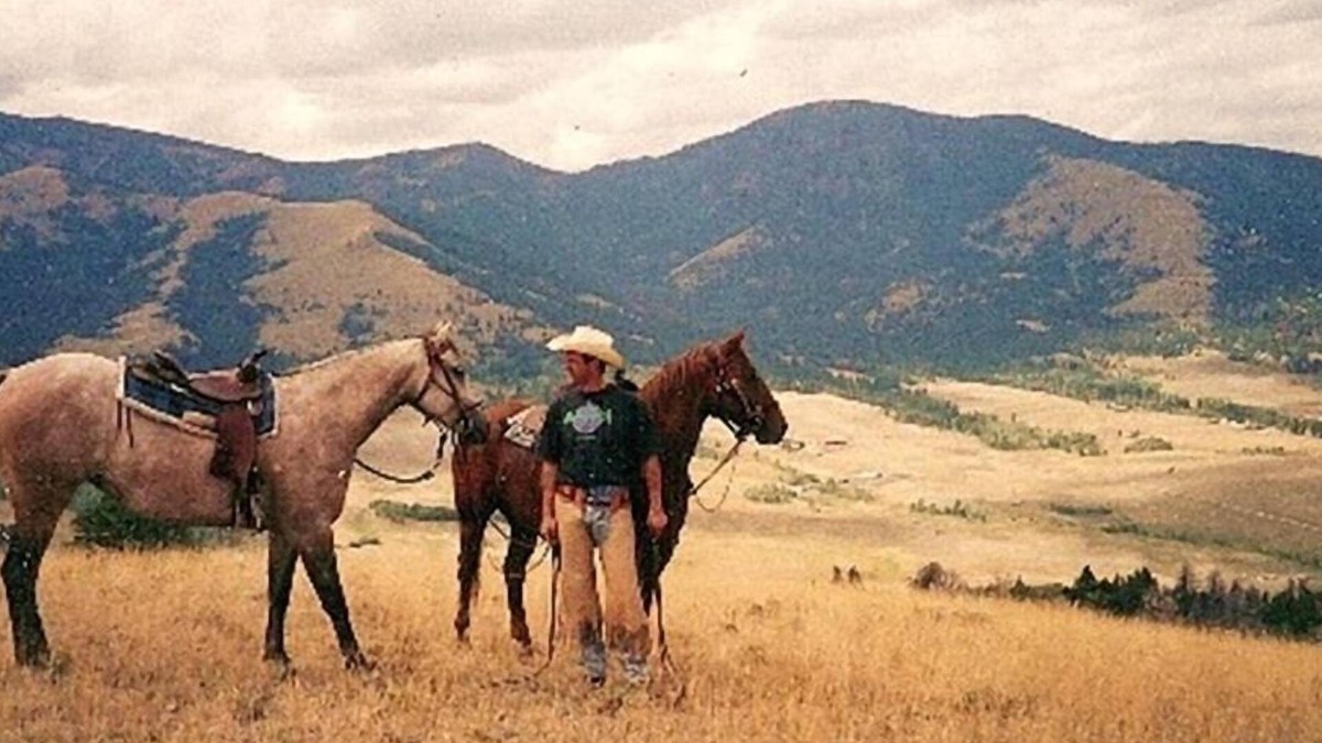Gardiner Cabin | Creekside Cabin near Yellowstone - horse rides, rafting, zip lining, hiking